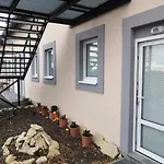 Vehlovice Apartment *