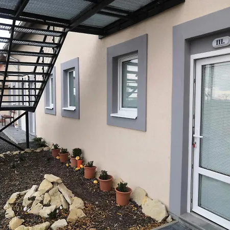 Vehlovice Apartment *